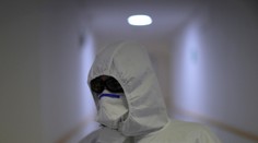 Každý štvrtý lekár v Británii je chorý alebo v karanténe