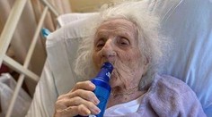 Babička (103) sa vyliečila z koronavírusu, zapila to chladeným pivom