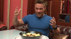 Chrisovi Powellovi sme naservírovali halušky. Toto bola jeho reakcia