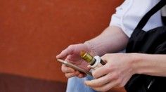 Elektronické cigarety ohrozujú ľudské práva detí, vedci žiadajú prísnejšiu reguláciu