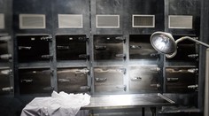 Seniorku chceli pochovať, no v márnici zistili, že ešte žije. Prípad rieši polícia