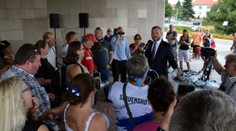 VIDEO: Peter Pellegrini sa chcel prihovoriť davu pred NR SR. Po pár slovách ho ľudia vypískali