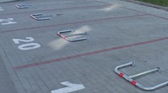 Pod svojimi oknami už nezaparkujú. Pritom si k bytu kupovali aj parkovacie miesto