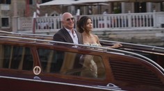 Miliardár Jeff Bezos a jeho snúbenica si povedia svoje áno. Luxusná hostina má byť v jednej zo sál bývalej lodenice