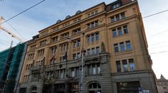 Hymna po polnoci v novom šate. Slávnostná chvíľa je v tieni nezodpovedaných otázok