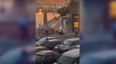 VIDEO: Turista si chcel objednať džús, no skončil v rukách polície. Na vine bol prekladač
