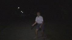 Notorický zlodej elektriny prichytený pri čine. Schoval sa do kríkov a hádzal po nás topánky