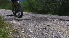 Našu najvyššie položenú cyklotrasu čaká rekonštrukcia. Cesta zo Šumiaca na Kráľovu hoľu je v žalostnom stave