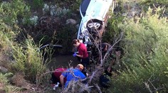 Žena (75) spadla s autom do hlbokej rokliny. Ako sa zachránila?