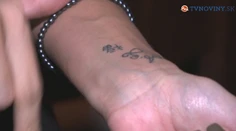 Silvia Kucherenko a jej tetovanie. Viete, čo to tam má napísané?