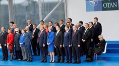 Na summite NATO najviac zaujal Miloš Zeman: Internet okamžite obleteli vtipné koláže