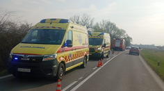 Zrážka áut pri Prievidzi. Zranené dieťa skončilo v nemocnici