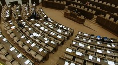 Poslanci sa posledný deň v parlamente rozutekali domov ako školáci