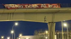 V Madride nastal pred mestským derby rozruch. Z mosta visela figurína hviezdy Realu