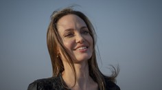 Angelina Jolie šla donaha. Zmyselné fotky kolujú internetom