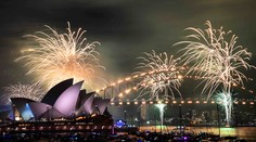 OBRAZOM: Svet sa lúči so starým rokom a víta ten nový