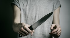 Muž mal v tvári zapichnutý desaťcentimetrový nôž. Okrem bolesti hlavy nič necítil