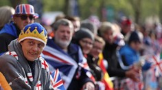 Ako vyzerala atmosféra v londýnskych uliciach večer pred korunováciou? Stretli sme aj veľa Slovákov