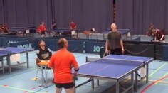 To je úder. Loptička vyletí do neba, ale čo príde potom, to nikto nečakal