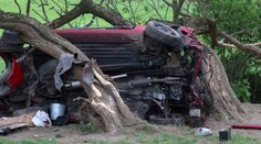 Okolnosti tragickej havárie pri Žarnovici sú záhadou, polícia začala trestné stíhanie