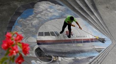 Stratený malajzijský boeing v poslednej fáze letu zrejme nikto nepilotoval