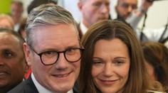 Voľby v Británii vyhrali drvivým spôsobom labouristi. Keir Starmer sa zrejme stane novým premiérom