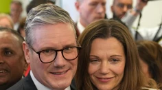 Voľby v Británii vyhrali drvivým spôsobom labouristi. Keir Starmer sa zrejme stane novým premiérom