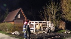 V prívese vo Veľkej nad Ipľom našli dve obhorené telá