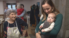 Táto rodina slávi pravoslávne Vianoce v prenajatej hvezdárni. Doma by sa za stôl nepomestili