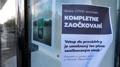 Pravidlá od pondelka: Väčšina Slovenska je v čiernej farbe, začínajú platiť prísnejšie opatrenia