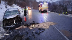 Ranná nehoda na Orave. Pri zrážke osobných áut sa zranili tri osoby
