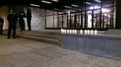 Odvolávanie Fica: Pred parlamentom bola dokopy asi stovka demonštrantov