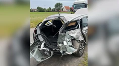 Desivá nehoda v Lozorne. Na železničnom priecestí sa zrazil vlak s autom