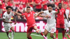 Švajčiarsko ovládlo skupinu po výhre nad Kanadou. Na turnaji pokračuje aj domáci tím