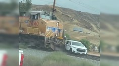 VIDEO: Hrdinský čin bývalého mariňáka. Z auta vytiahol dieťa tesne pred nárazom vlaku