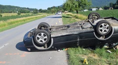 Pri Revúcej vyhasol mladý život: Vodička (19) prešla do protismeru, muža (†28) vymrštilo z auta