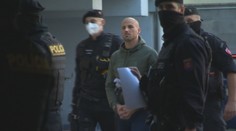 Počas pandémie odmietli nosiť rúško a v obchode napadli policajtov. Teraz sa mali postaviť pred súd