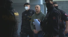 Počas pandémie odmietli nosiť rúško a v obchode napadli policajtov. Teraz sa mali postaviť pred súd
