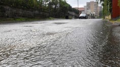 Búrky s intenzívnym dažďom sú späť. Pre časť Slovenska platia výstrahy