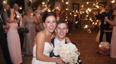 Mladík paralyzovaný od krku nadol neveril, že niekedy bude kráčať na vlastnej svadbe