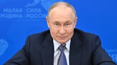 Vladimir Putin navrhol priame rokovania s Ukrajinou bez akýchkoľvek podmienok. Prezradil dátum aj miesto