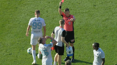 VIDEO: Kuriózny moment v Česku. Fyzioterapeut Liberca sotil do hviezdy Slavie a videl červenú kartu