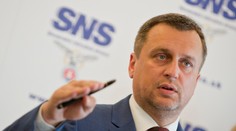 Danko nasleduje Procházku. Môže skončiť podobne, tvrdí politológ