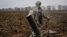 Rusi majú čoraz väčší problém s nedostatkom munície. Armáda používa aj už vyradené náboje