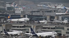 Najväčšia energetická kríza, akej kedy čelili. Letecké palivo sa míňa, spoločnosti rušia lety