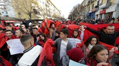 Po študentských protestoch v Albánsku vymenil premiér polovicu vlády