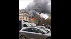 VIDEO: V centre Paríža v blízkosti budovy opery vypukol požiar