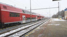 Vo vlaku natlačení ako v konzerve. ZSSK pridala vozne na dôležitej trati, cestujúci reagujú rozpačito