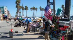 Celebrity a milionári opúšťajú Los Angeles. Slávne ulice sa menia na slumy plné bezdomovcov