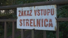 Žijú ako v palebnom poli. V časti Svrčinovca majú strelnicu priamo za humnami